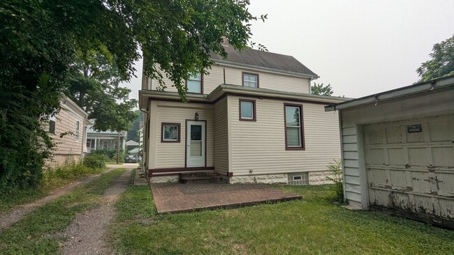 Photo - Welcome to this fully furnished 3-bedroom, 1.5-bath home in Massillon