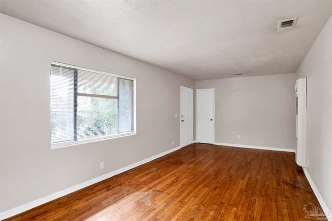 Photo - 2802 W Gonzalez St