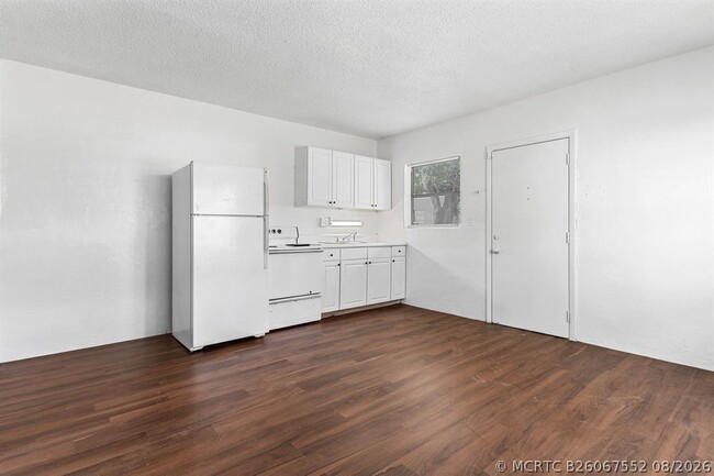 Photo - 279 SW 1st St Unit #3