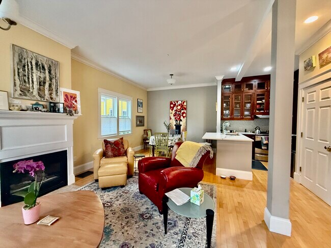 Photo - 381 Huron Ave Unit M