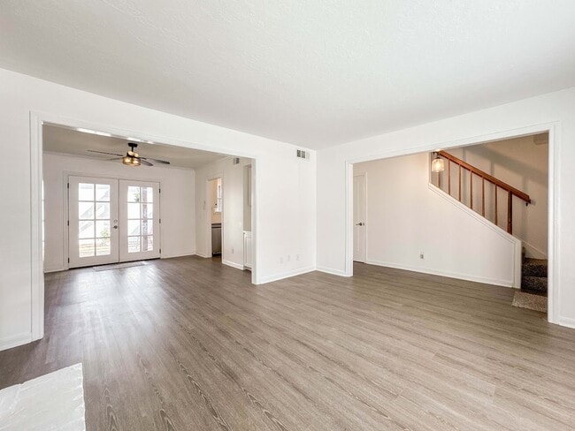 Building Photo - 1219 Saxony Ln