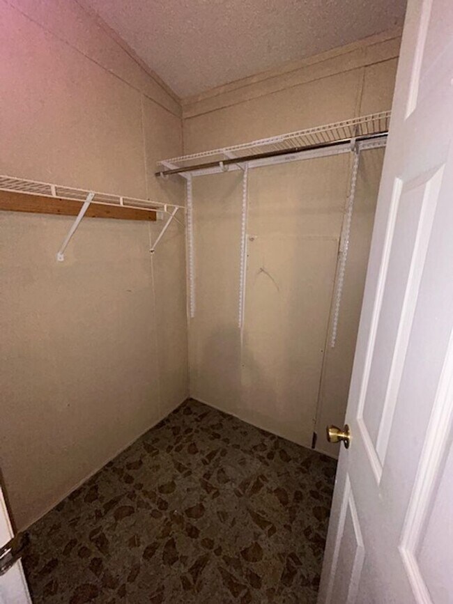 Photo - 3-bedroom, 2-bath mobile home