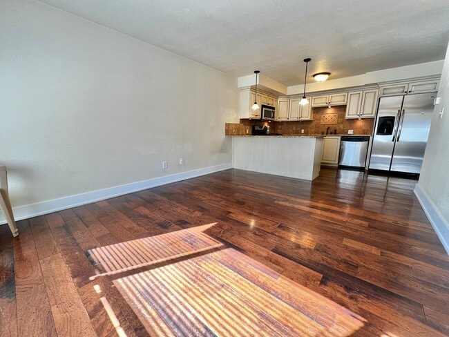 Photo - Charming Home Near CSU Campus – Move-In Re... Unidad B2