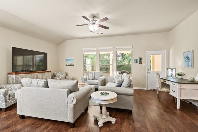 Photo - 122 Magnolia Colony Ct