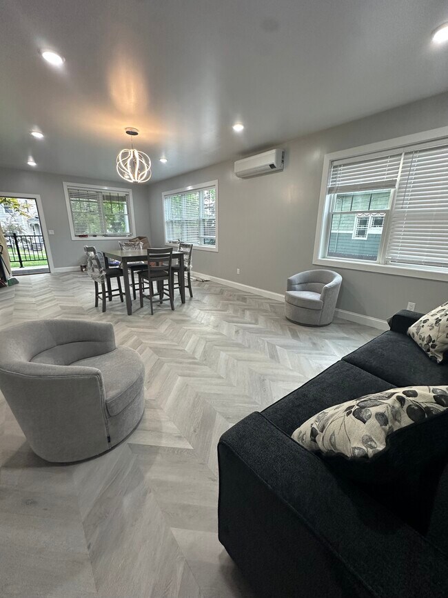 Photo - 205 Hudson St