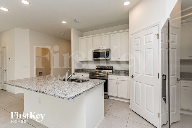 Photo - 348 Corbel Ln