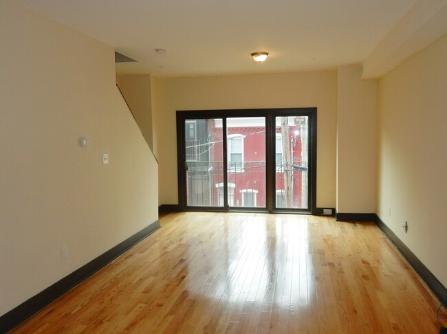 Photo - 1707 Arlington St Apartment Unit B