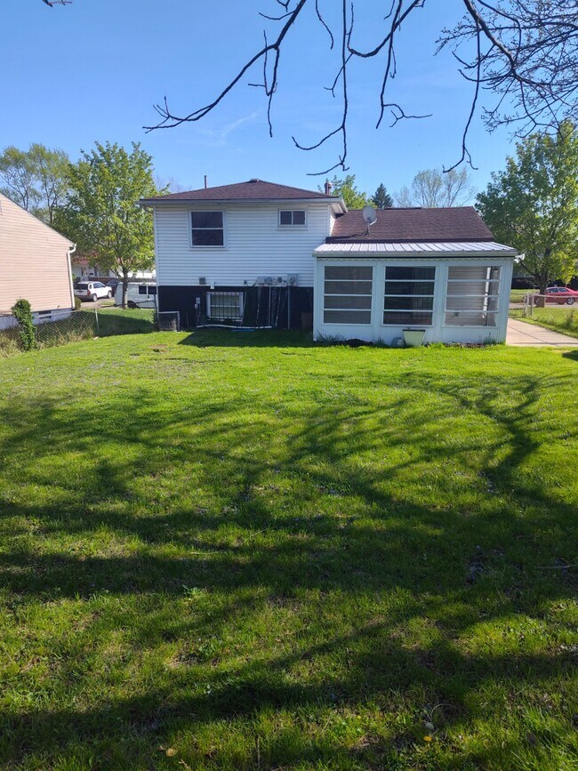 Photo - 2518 Queenswood Dr