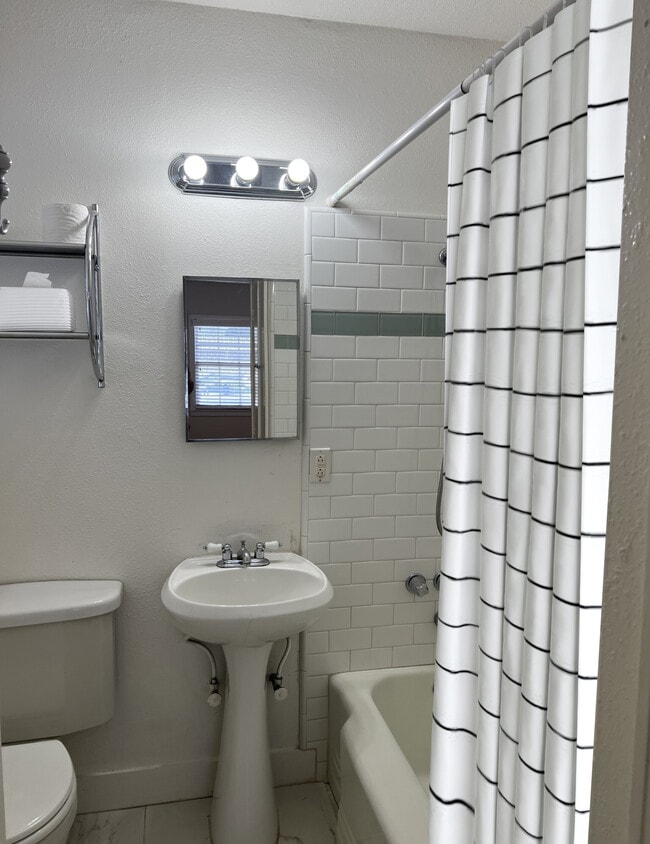 3213 L St- Studio - L St Apartments