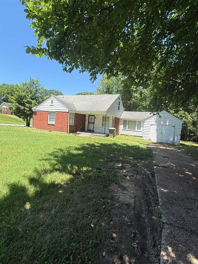 Photo - 1700 Warner Ave