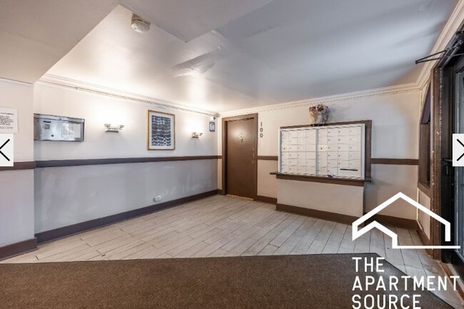 Photo - 1347 N Dearborn St Unit 3