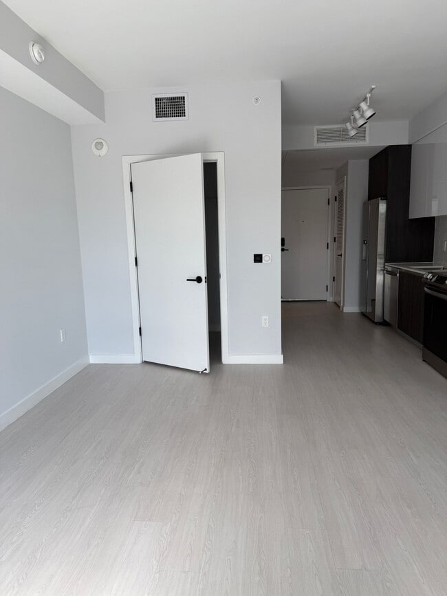 Photo - 222 SE 3rd St Unidad S1