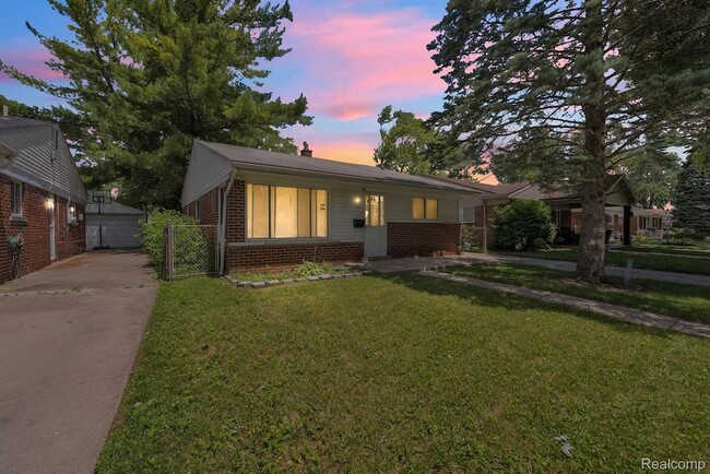 Building Photo - 25636 Norfolk St