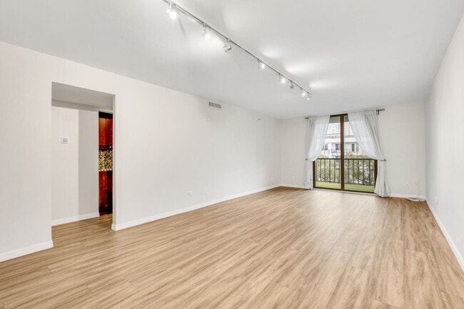 Photo - 201 W Laurel St
