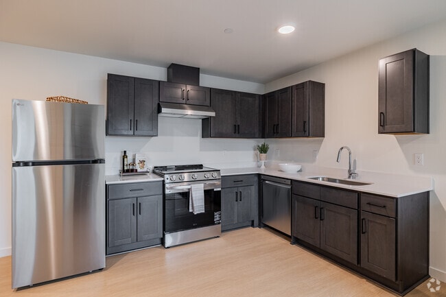 2BR, 1BA - 785SF - Kitchen