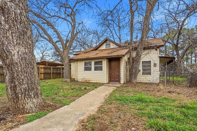 Photo - 508 W Lone Star Ave