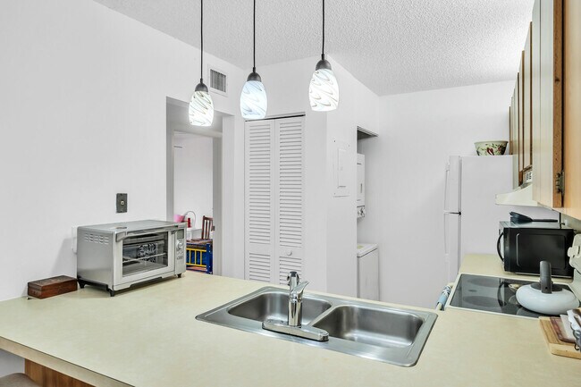 Photo - 3402 Gardens E Dr Unit 14a