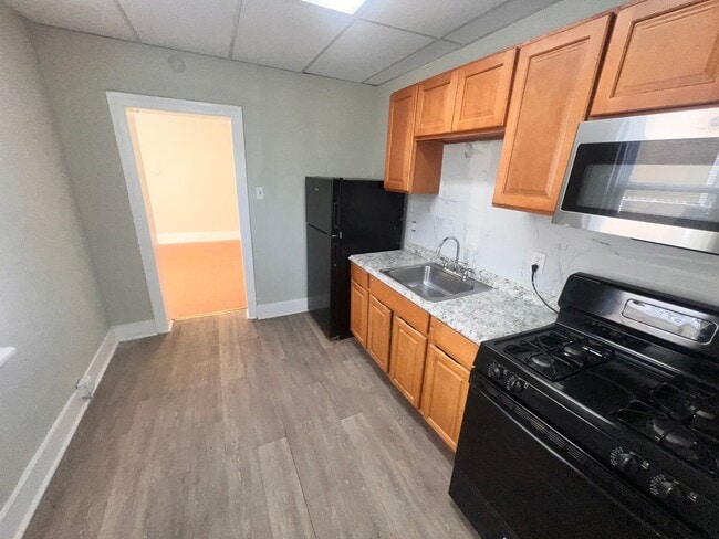 Photo - Contemporary 2 Bedroom Townhome w/ Updated Kitchen & Washer/dryer