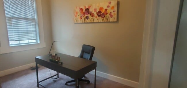 Oficina de habitación adicional - 4265 Floyd Rd