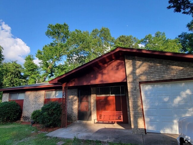 Building Photo - 215 Dryad Ln Rental