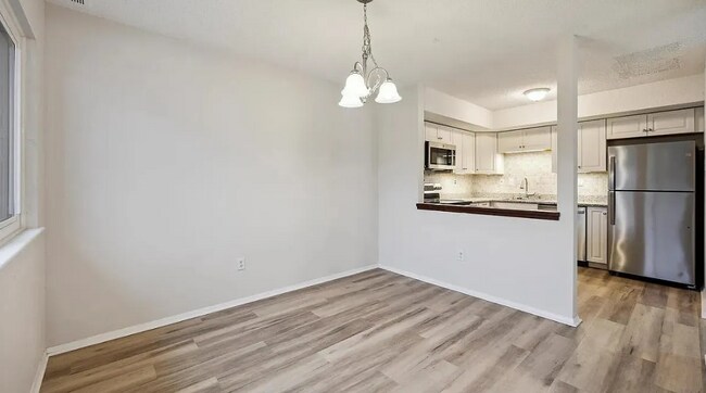 Photo - 108 Continental Dr