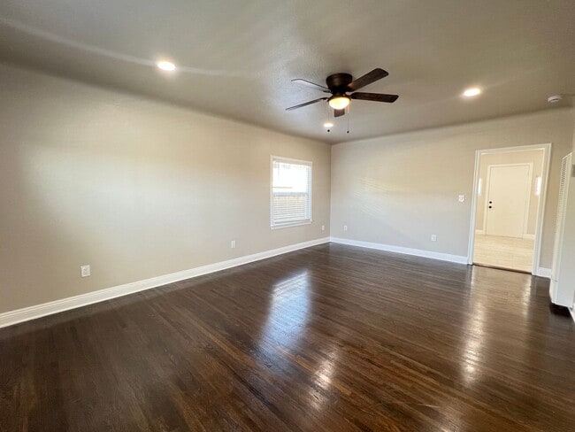 Photo - Craftsman Beauty with Upgrades | 2 Bed | 1...