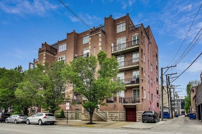 Building Photo - 814 W Hubbard St Unit 3 Rental
