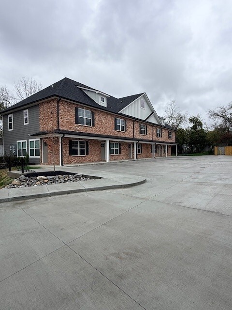 Photo - 311 Cainsville Rd