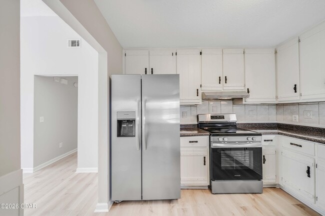 Photo - 7011 Lois St