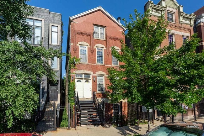 Building Photo - 1305 N Greenview Ave Unit J05P