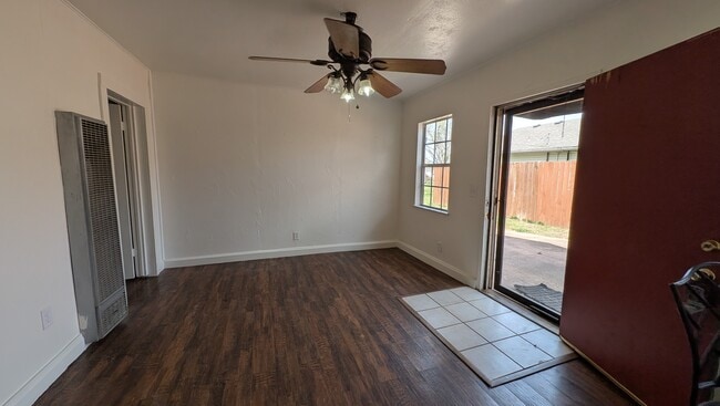 Photo - 317 1/2 W Dill