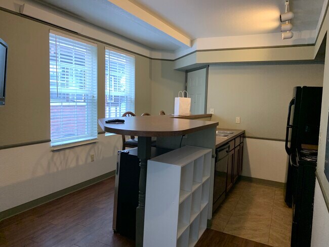 Photo - 601 W Green St