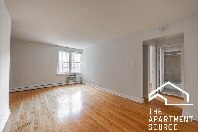 Photo - 3710 N Pine Grove Ave Unit 401