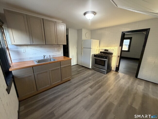 39 Houston St Unit 3