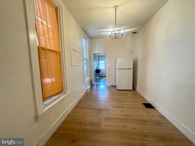 Photo - 566 N Plum St