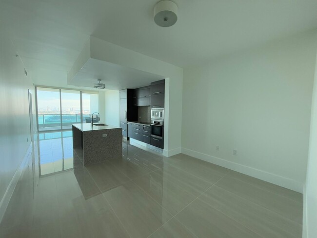 Photo - 900 Biscayne Blvd Condominio