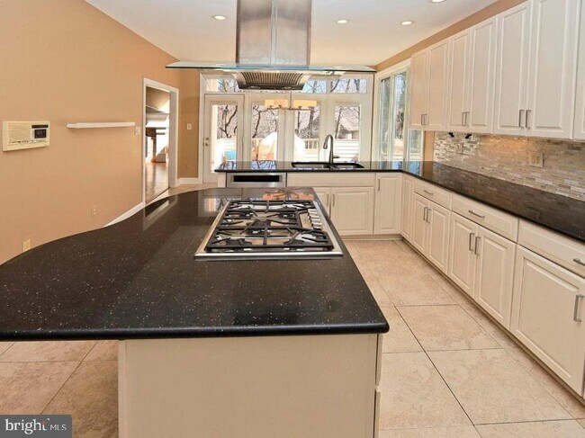 Photo - 1307 Stamford Way
