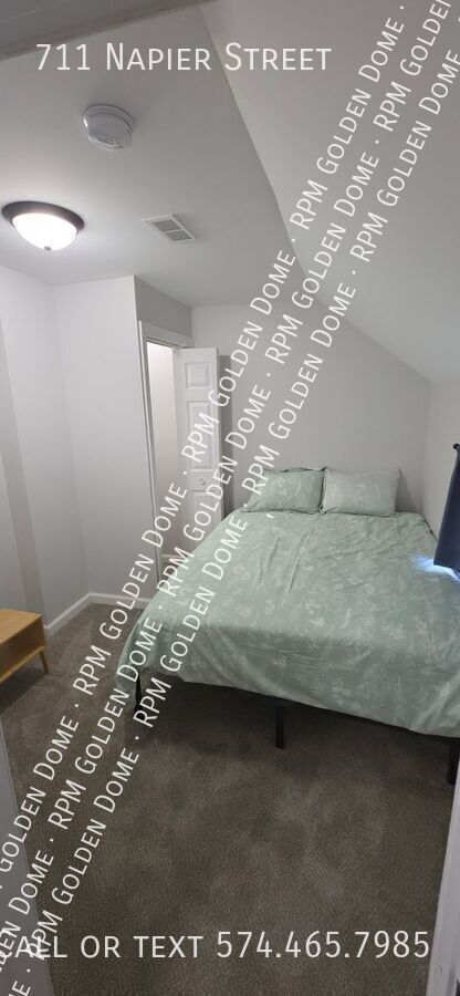 Photo - 711 Napier St