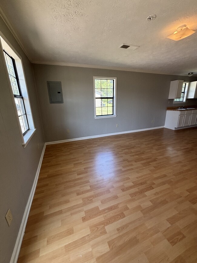 Photo - 102 N Bond Ave