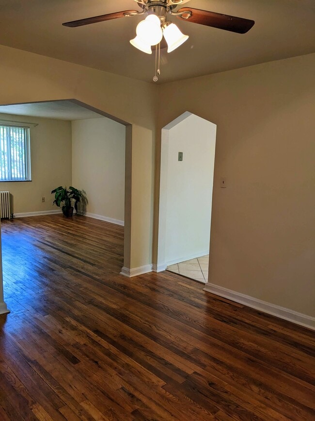 Photo - 5932 Belmont Ave