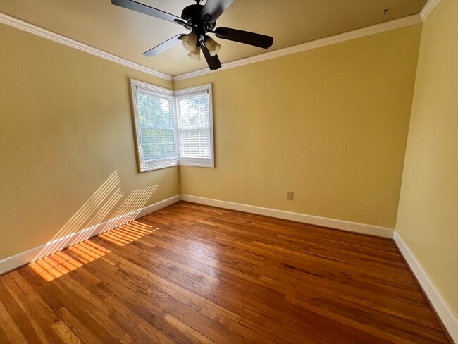 Photo - 100 Lewis Dr