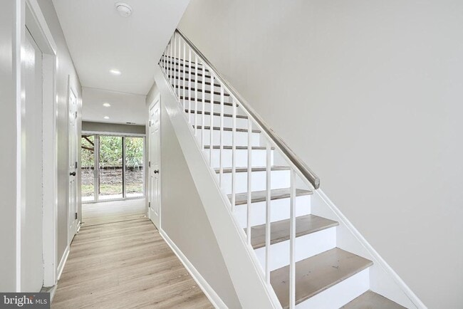 Photo - 5520 Vantage Point Rd