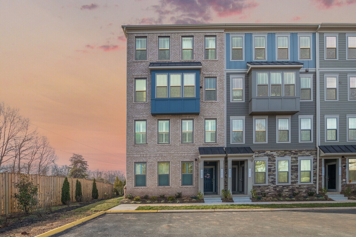Photo - 602 Percy Pl (Manassas Park, VA)