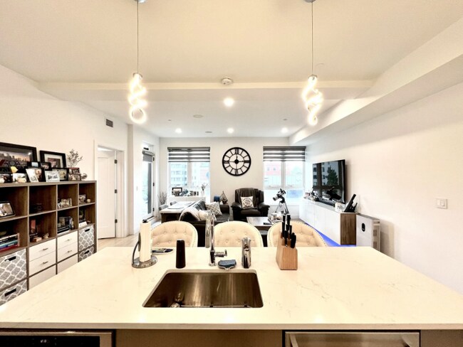 Photo - 31 W 5th St