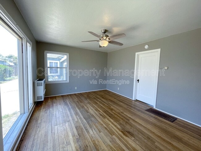 Photo - 105 W Curtis St