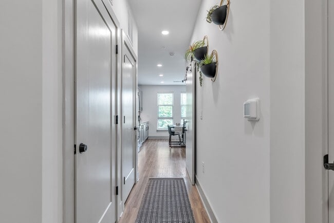 Photo - South and Hollis