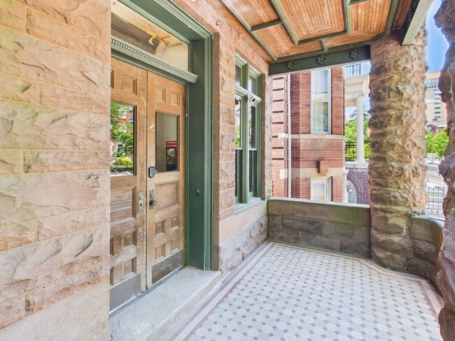 Building Photo - 7 E Franklin St Unit 9