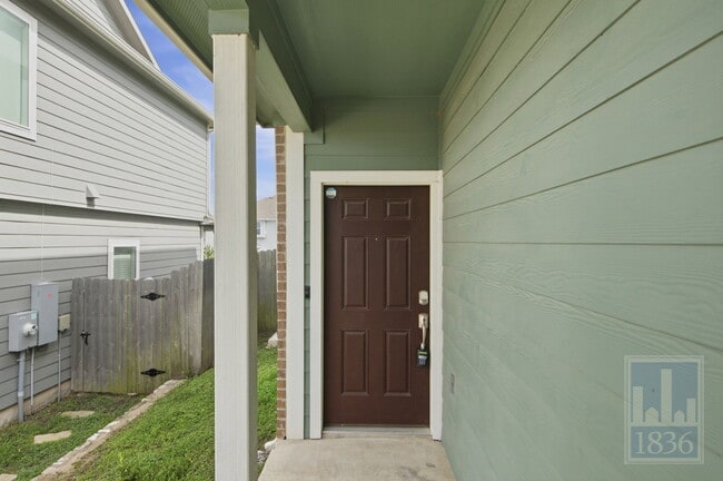 Photo - 15213 Spruce Frost Cv
