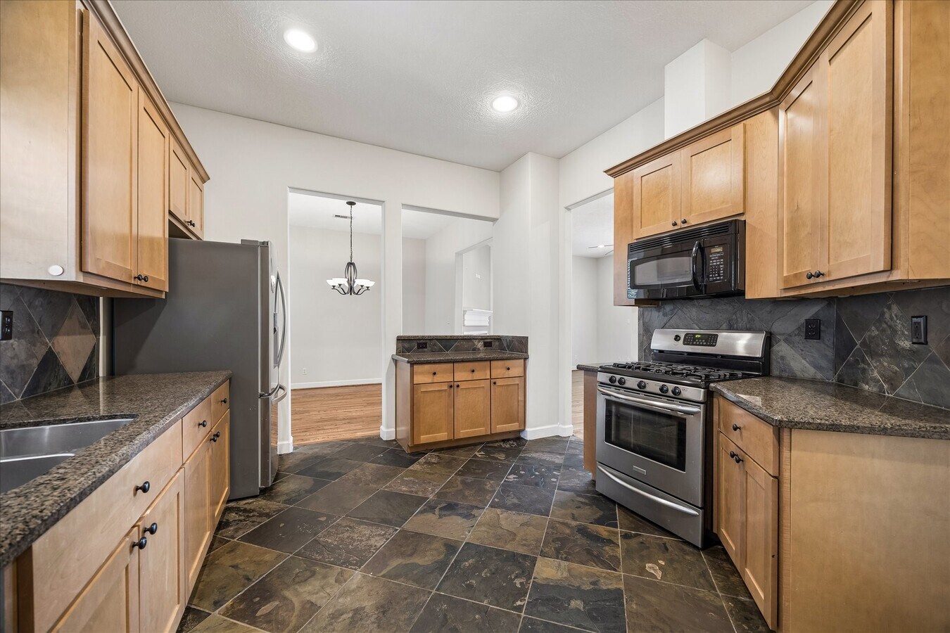 Photo - 5811 Maxie St