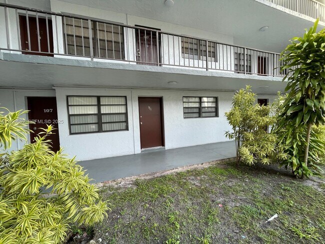 Photo - 1335 W 68th St Unit 106